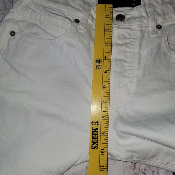 Veronica Beard Shiloh Mid Length Cut Off Button Fly Shorts - Picture 14 of 16